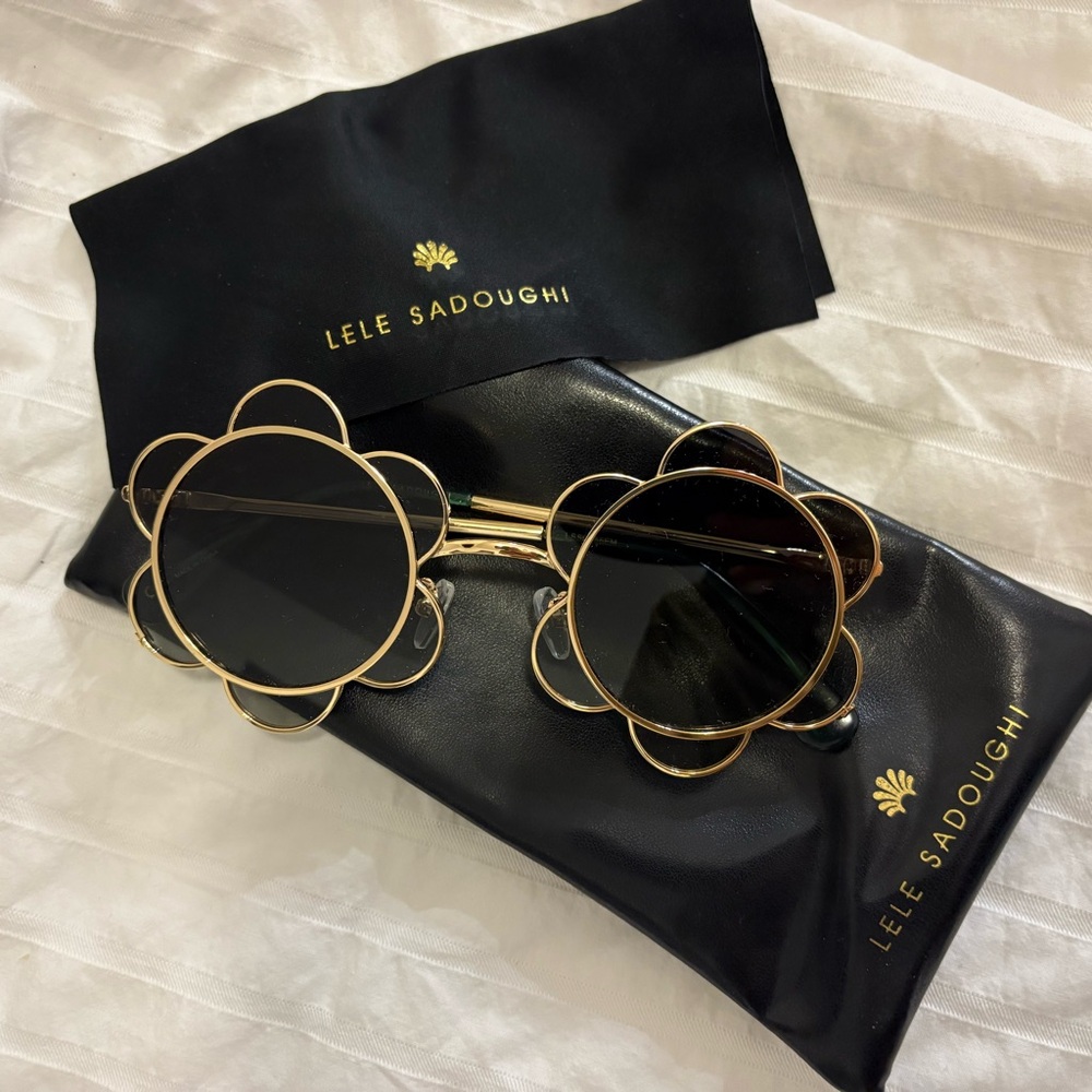 NWOT Lele Sadoughi Gold Rim Flower Sunglasses